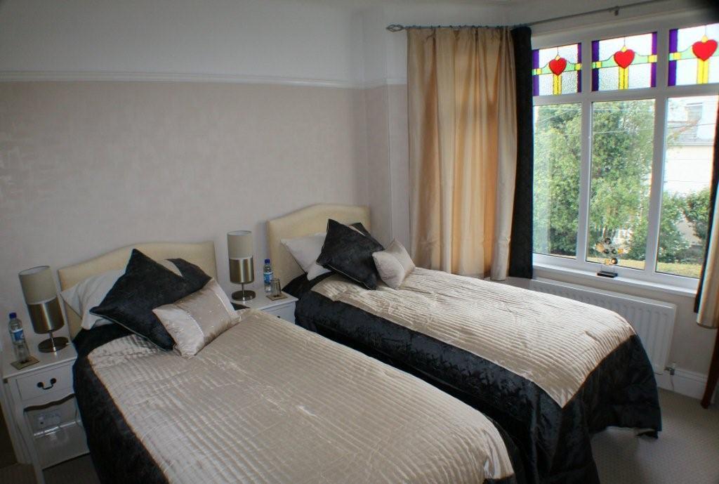 セント・オーステル Langdale House Bed & Breakfast エクステリア 写真