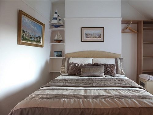 セント・オーステル Langdale House Bed & Breakfast エクステリア 写真