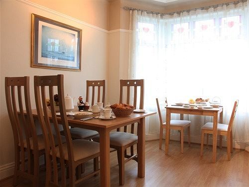 セント・オーステル Langdale House Bed & Breakfast エクステリア 写真