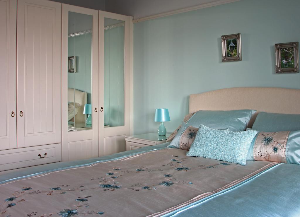 セント・オーステル Langdale House Bed & Breakfast エクステリア 写真