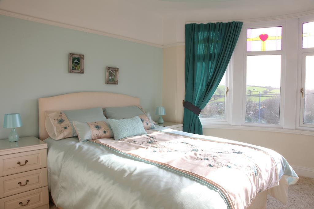セント・オーステル Langdale House Bed & Breakfast エクステリア 写真