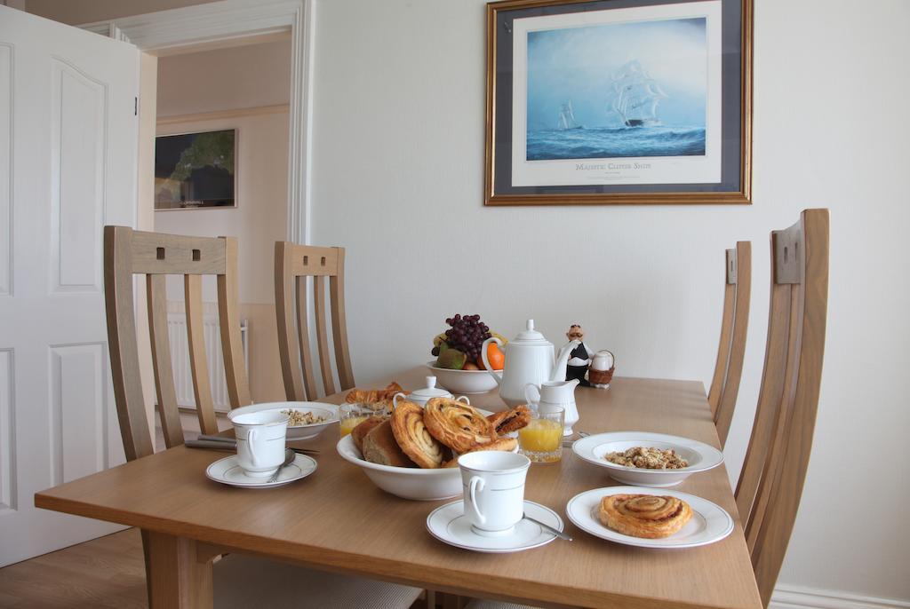 セント・オーステル Langdale House Bed & Breakfast エクステリア 写真